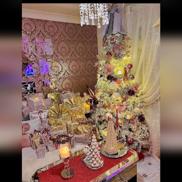 COPY - New, gently loved clothing, shoes, and beauty items! 😊 - Picture 1 of 1